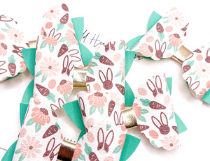 In a Field of Bunnies Scalloped Bri Bow